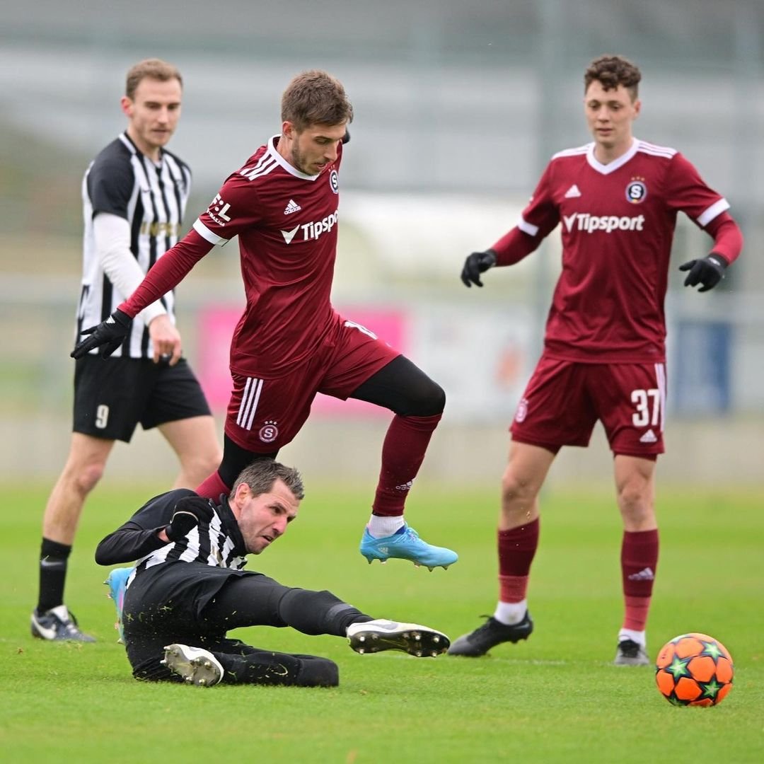 ℹ️ V modelovém zápase jsme na Strahově porazili Admiru Praha 4:1. 

⚽ Sparťanské góly dali Haraslín, Dočkal, Hložek a Wiesner. #acsparta